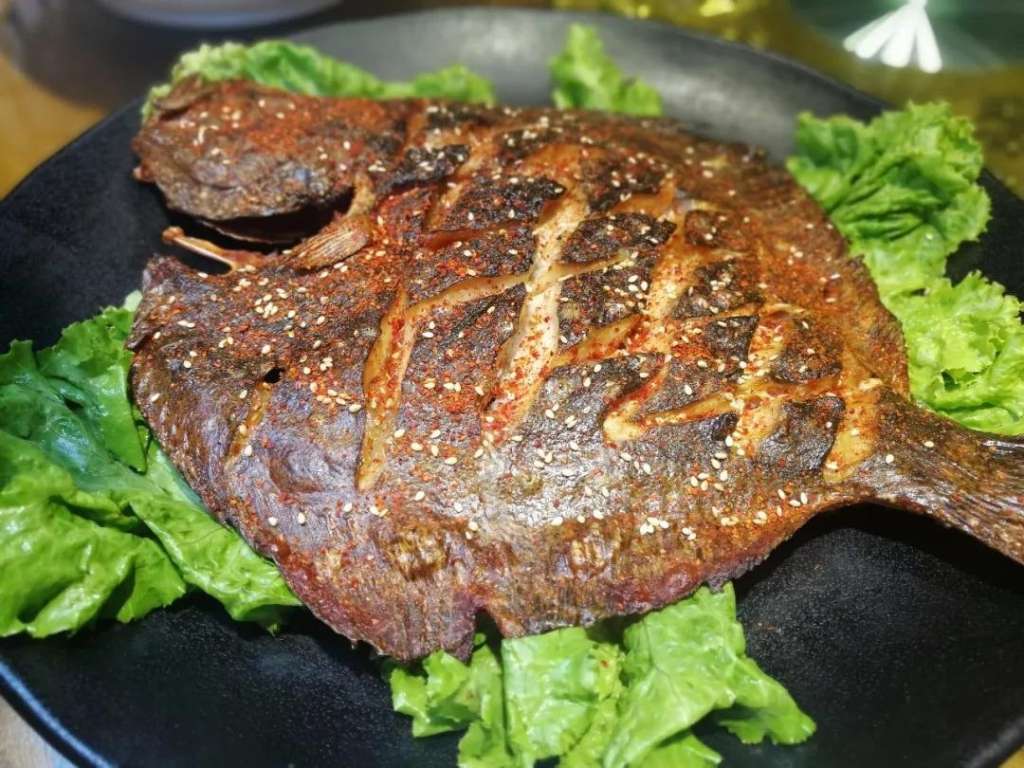 多宝鱼难养比一般的鱼贵最后还卖不到好价钱液氮速冻帮您锁住新鲜